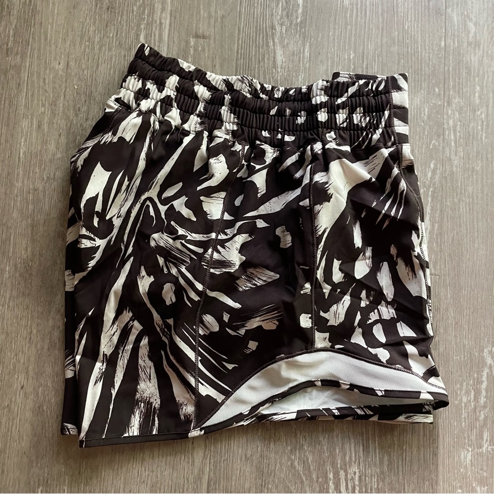 NWT Lululemon Hotty Hot HR Short *Long 4" in Monarch Bloom Bone Espresso/Bone - Picture 4 of 6